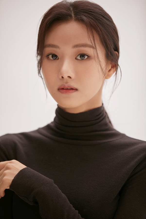 배우 이세희, '한층 더 깊어진 분위기 담은 새 프로필'