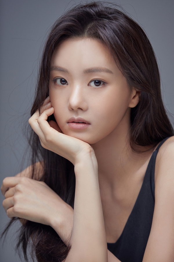 배우 이세희, '한층 더 깊어진 분위기 담은 새 프로필'