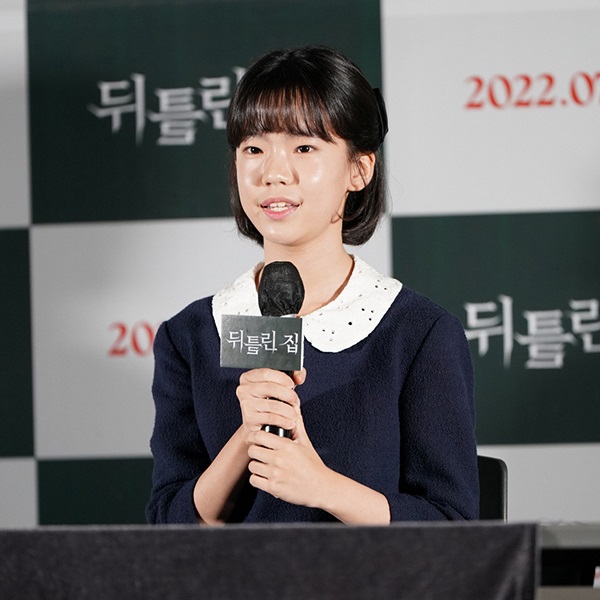 영화 '뒤틀린 집'에서 비밀을 감춘 둘째 딸 '희우'를 연기한 김보민