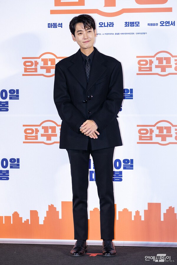 [today포토] ‘압꾸정’ 정경호,’젠틀한 미소’ < 갤러리 < 기사본문 - 연예투데이뉴스 [today포토] ‘압꾸정’ 정경호,’젠틀한 미소’