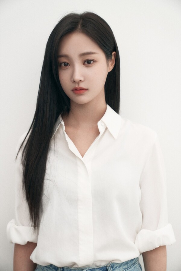 연우, '새 프로필 공개'..'고혹적 흑과 백'