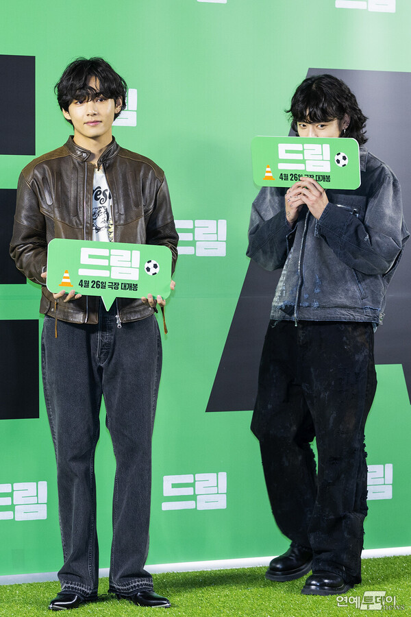 today포토] 방탄소년단 (BTS) 뷔 - 정국, '오빠 따라 온 정순이