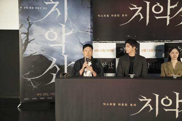 영화 제목 '치악산'에 관한 이슈에 대해 성심껏 의견을 전하는 김선웅 감독
