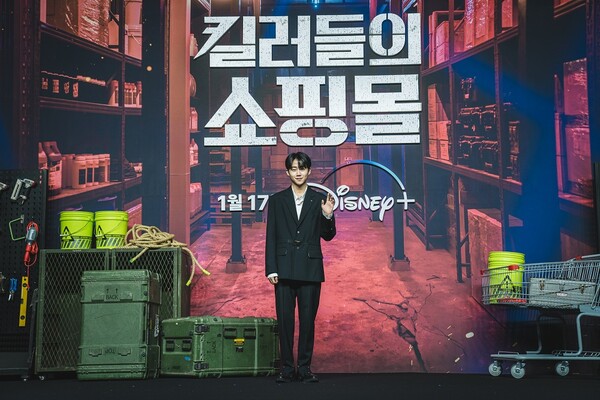 뛰어난 해킹 실력으로 쇼핑몰의 정체를 파헤치는 ‘지안’의 동창생 '정민' 역을 연기한 박지빈