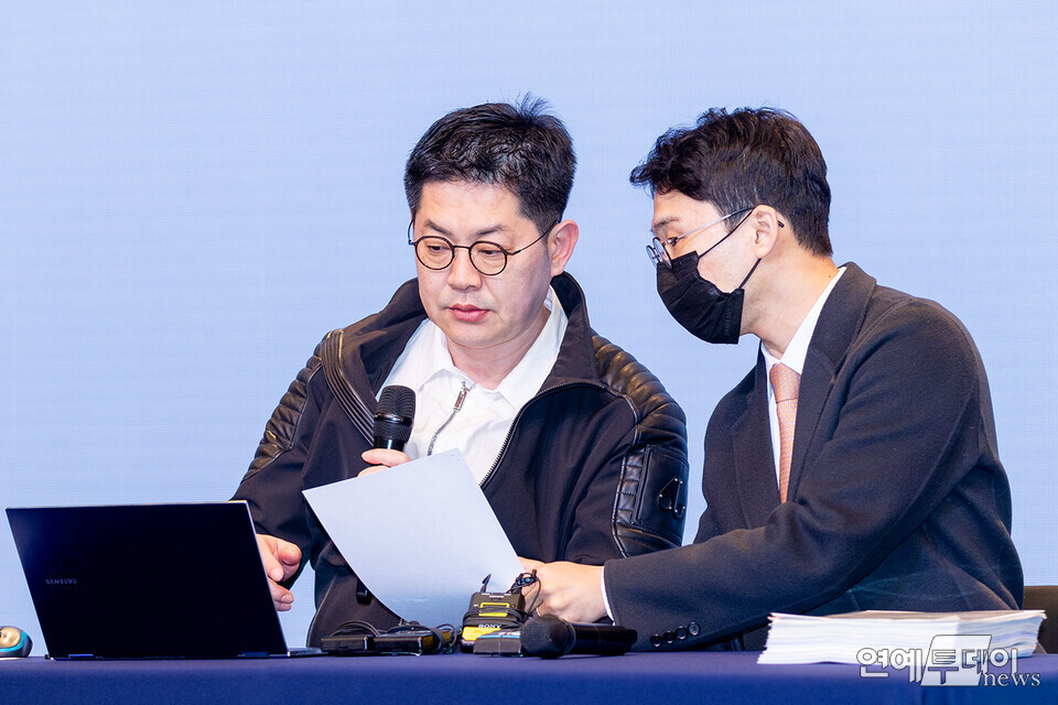 스파이어엔터테인먼트 황성우 대표, , 김태우 변호사 (왼쪽부터)
