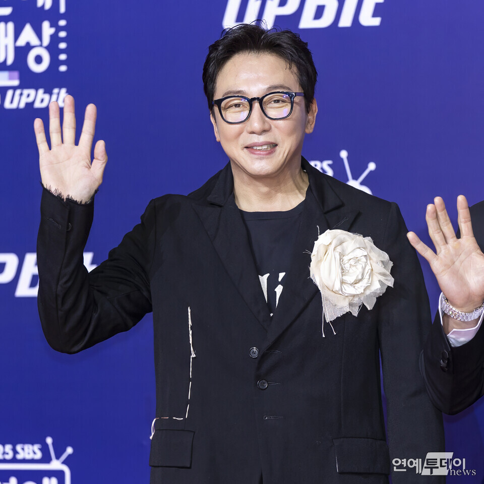 [today포토] 탁재훈, '가슴엔 백장미'