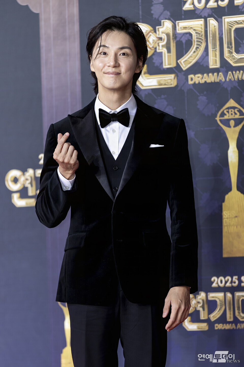 2025 SBS 연기대상 레드카펫 행사 참석 윤시윤